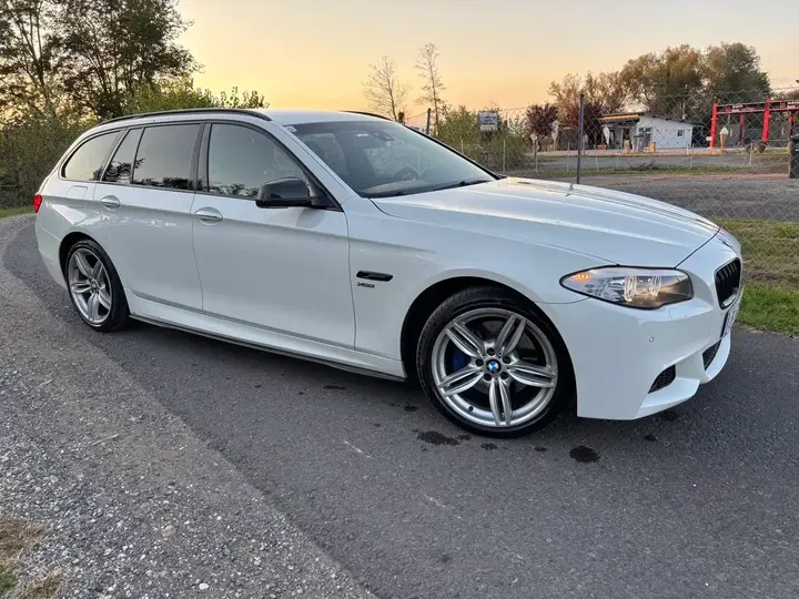 BMW 5 Series 2012 photo 2