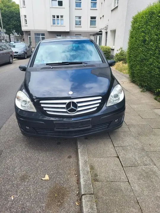 Mercedes-Benz B 180
