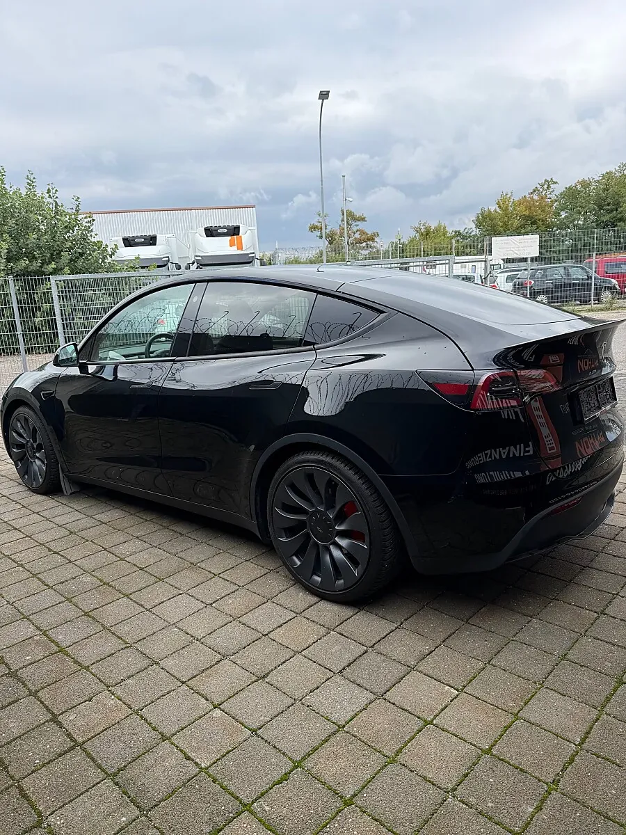 Tesla Model Y 2023 photo 3
