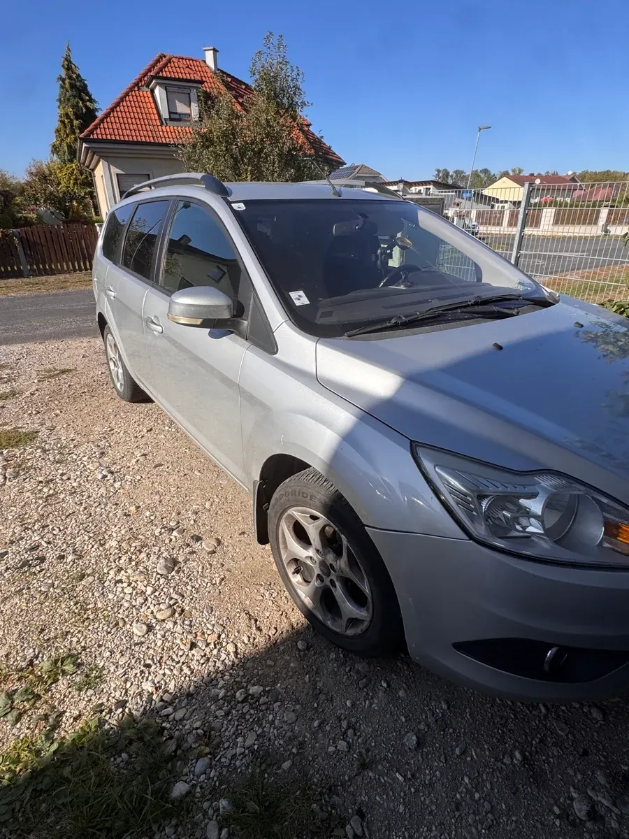 Ford Focus 2009 photo 2