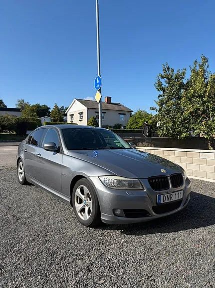 BMW 320D 2011 photo 2