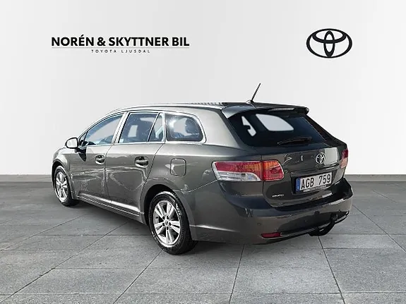 Toyota Avensis 2010 photo 2