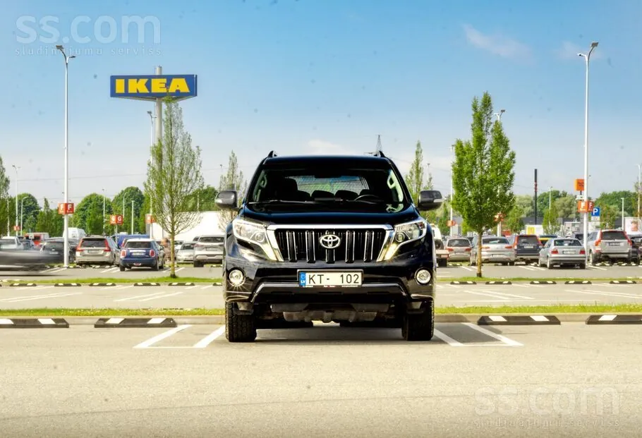 Toyota Land Cruiser 2017 photo 3