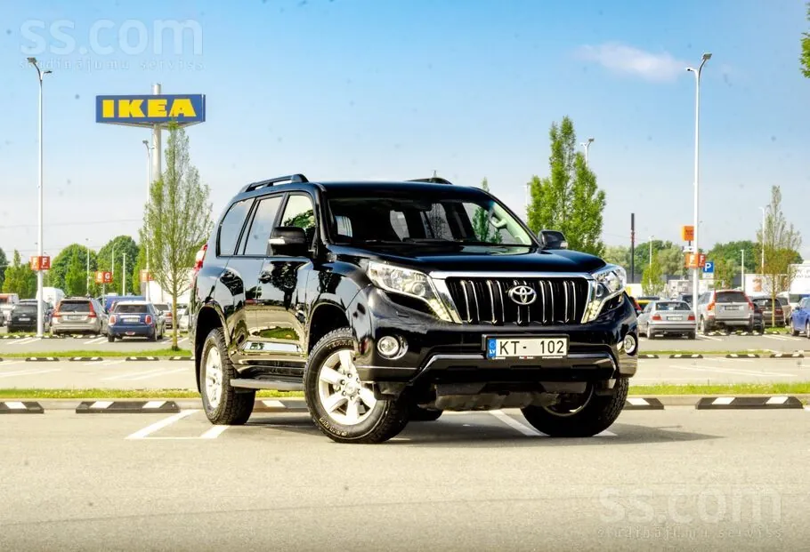 Toyota Land Cruiser 2017 photo 2