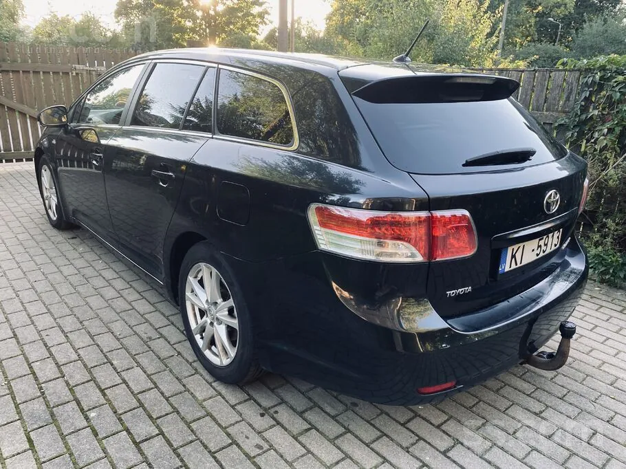 Toyota Avensis 2010 photo 2