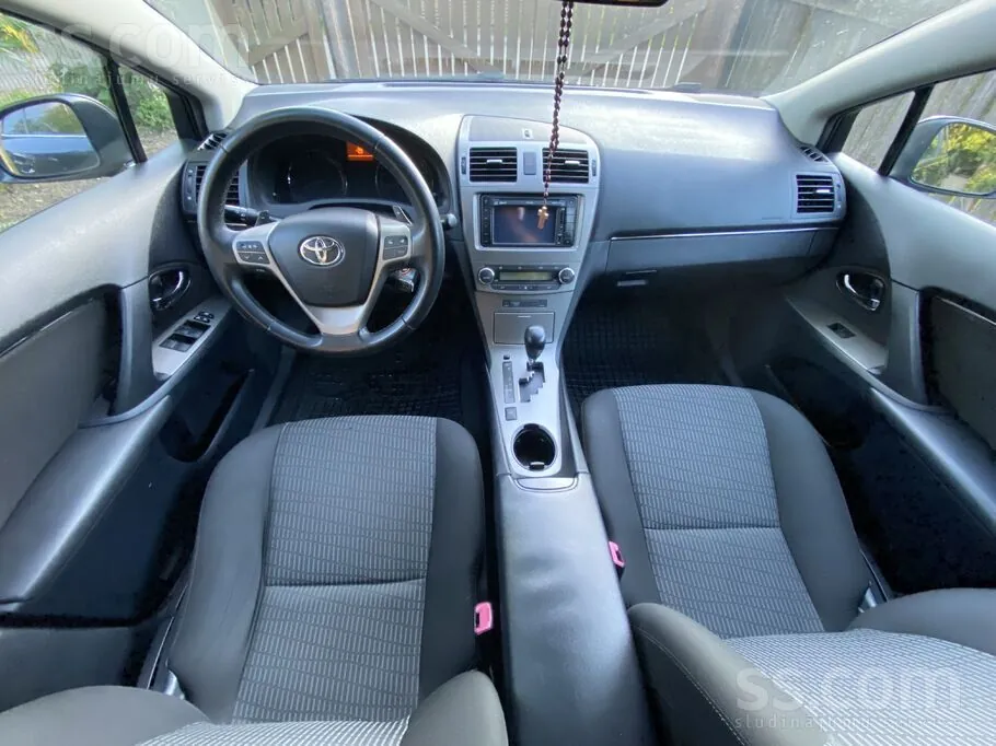 Toyota Avensis 2010 photo 5