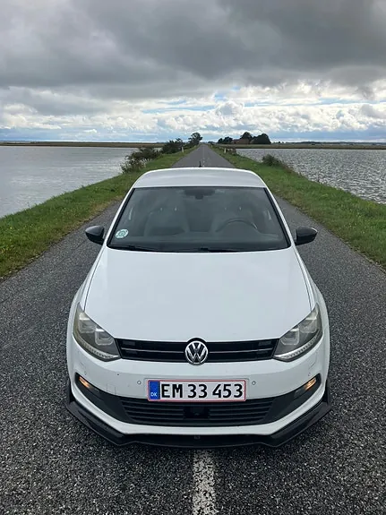 Volkswagen Polo 2015 photo 2