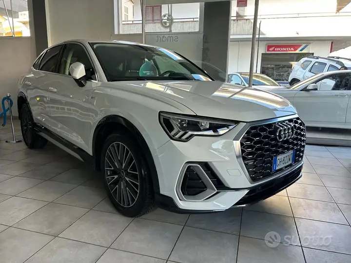 Audi Q3 2022 photo 2
