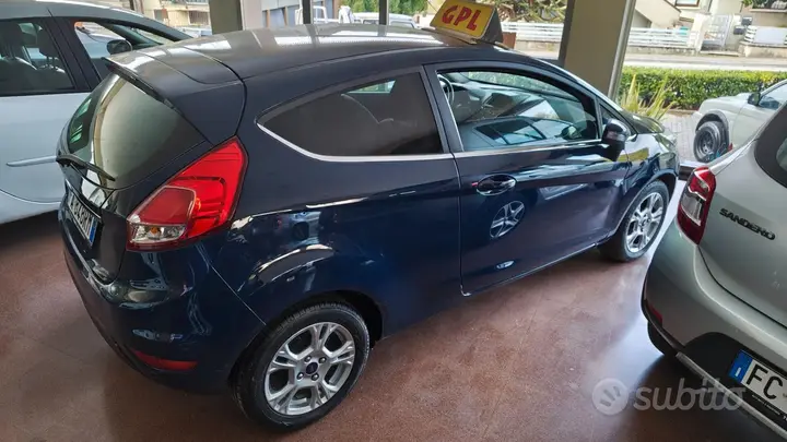 Ford Fiesta 2015 photo 2