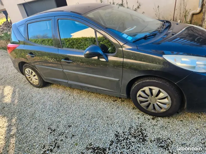Peugeot 207 2009 photo 2