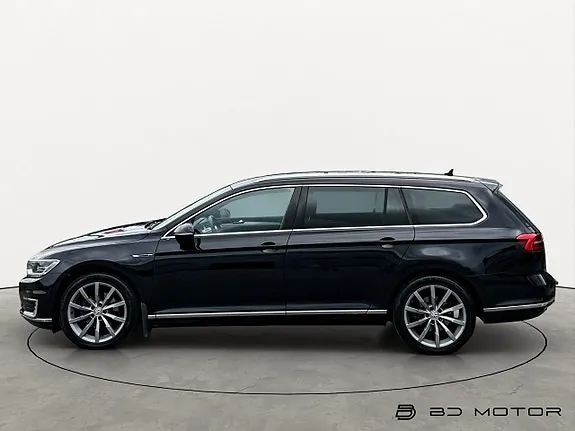 Volkswagen Passat 2017 photo 2