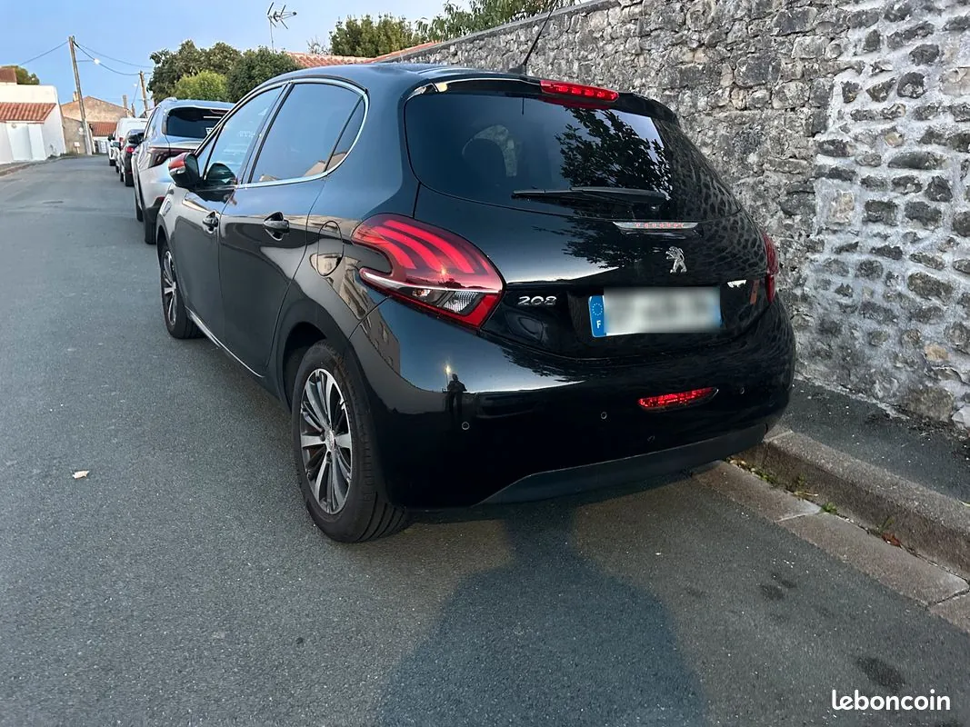 Peugeot 208 2016 photo 2