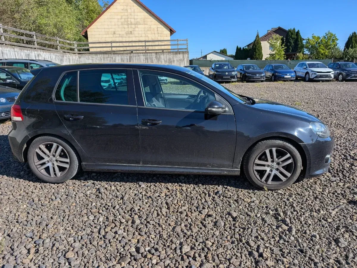 Volkswagen Golf 2010 photo 2
