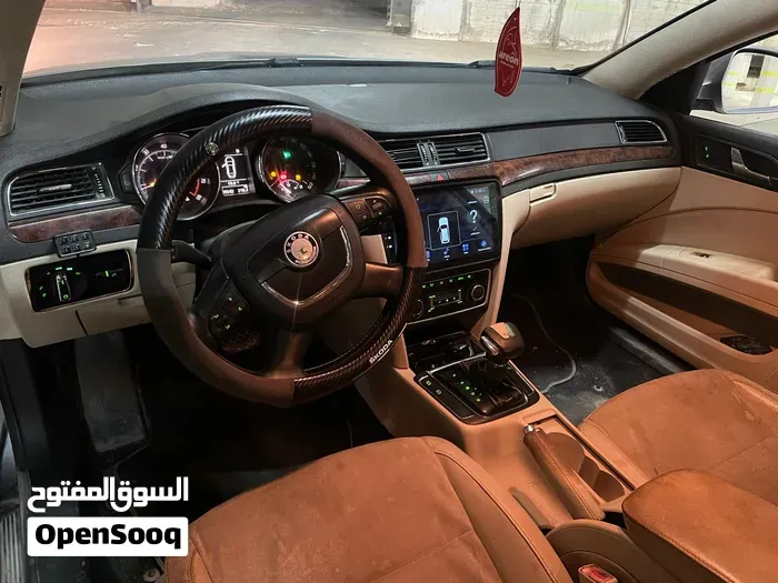Skoda Superb 2011 photo 3