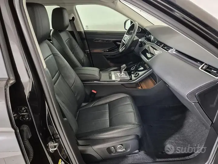 Land Rover Evoque 2021 photo 3
