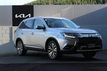 Mitsubishi Outlander 2020 photo 2