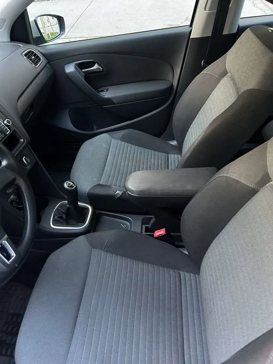 Volkswagen Polo 2010 photo 3
