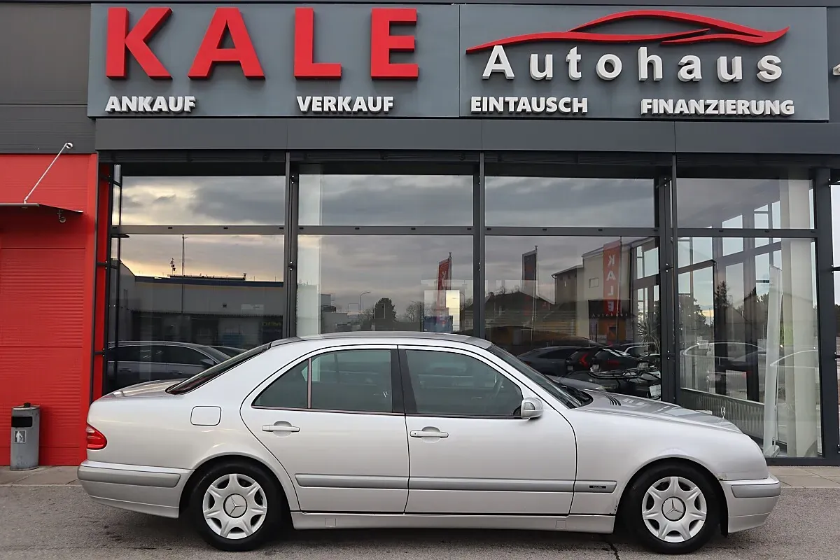 Mercedes-Benz E-Class 2001 photo 3