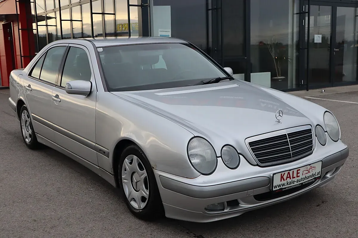 Mercedes-Benz E-Class 2001 photo 2