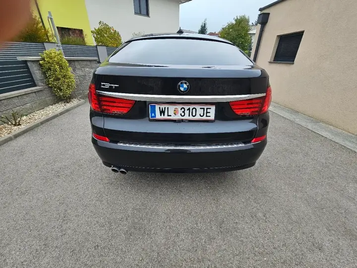 BMW 5 Series 2012 photo 2