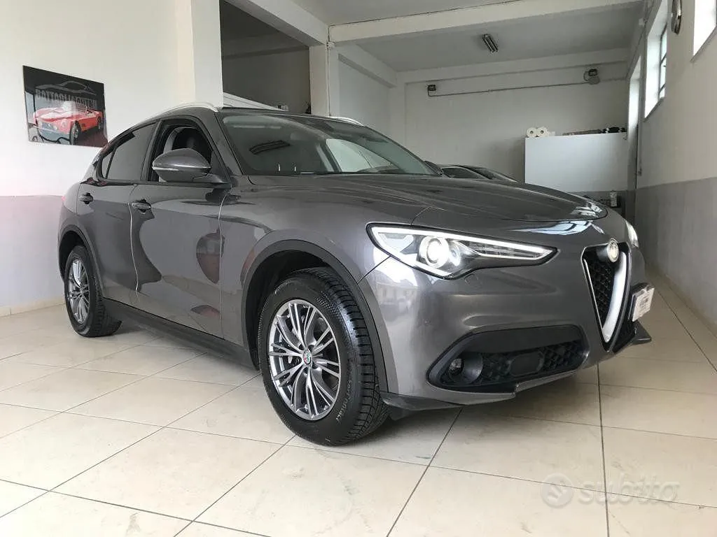 Alfa Romeo Stelvio 2017 photo 2