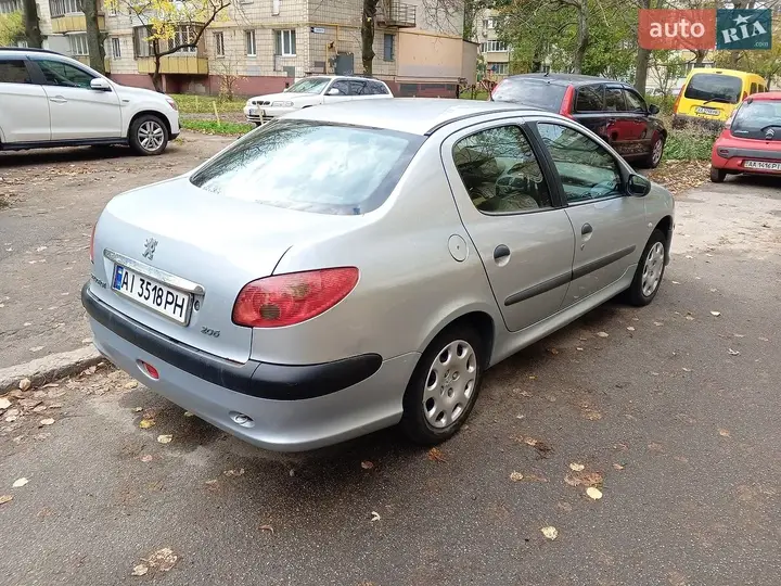 Peugeot 206 2008 photo 3