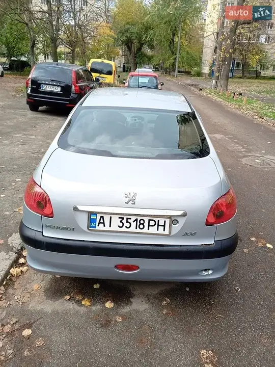 Peugeot 206 2008 photo 4