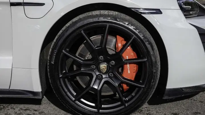 Porsche Taycan 2023 photo 4