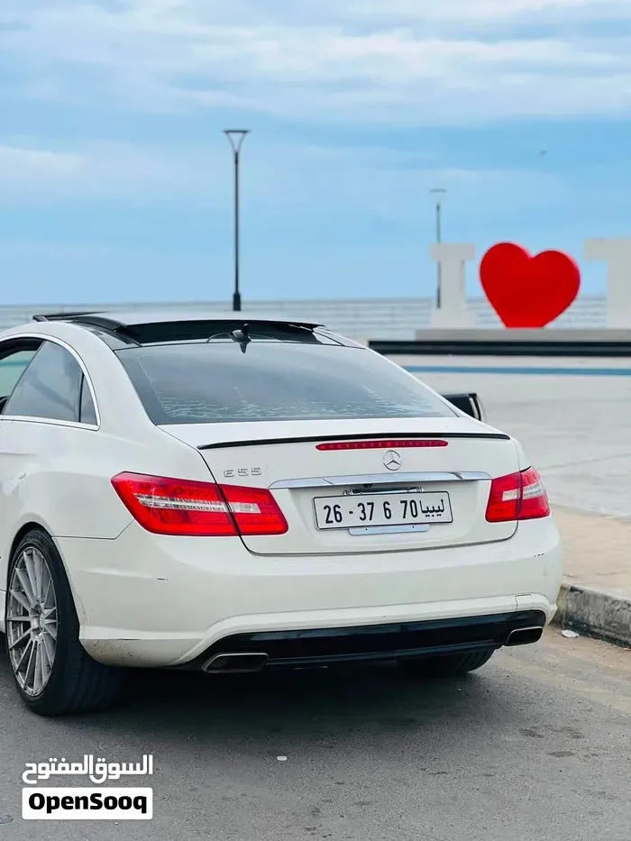 Mercedes-Benz E-Class 2011 photo 2