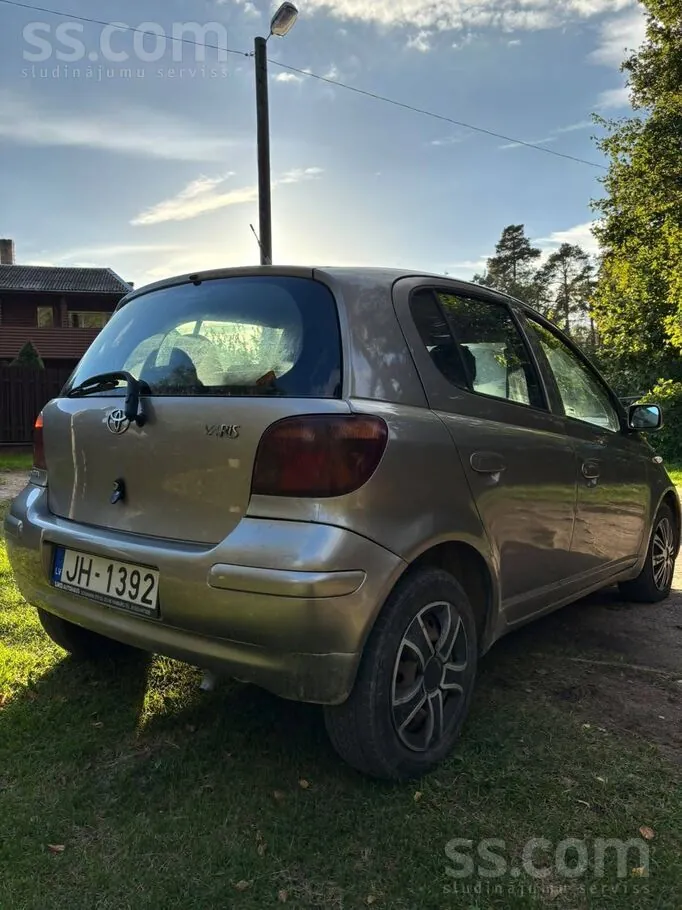 Toyota Yaris 2004 photo 2