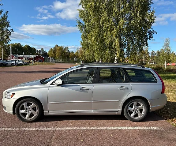 Volvo V50 2011 photo 2