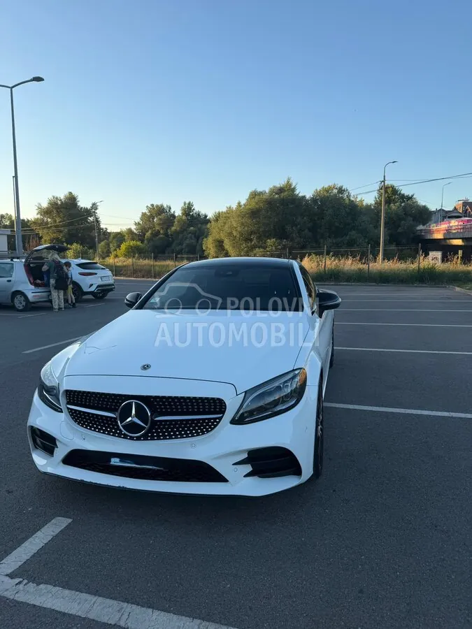 Mercedes-Benz C 300 2019 photo 2