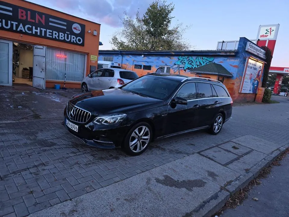 Mercedes-Benz 220