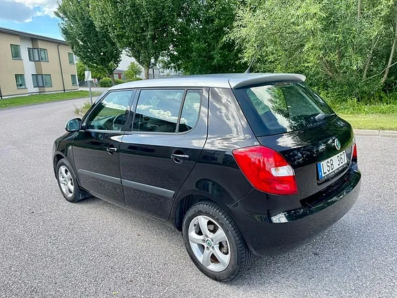 Skoda Fabia 2011 photo 5