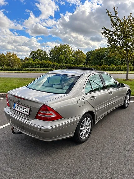 Mercedes-Benz C200 2004 photo 2