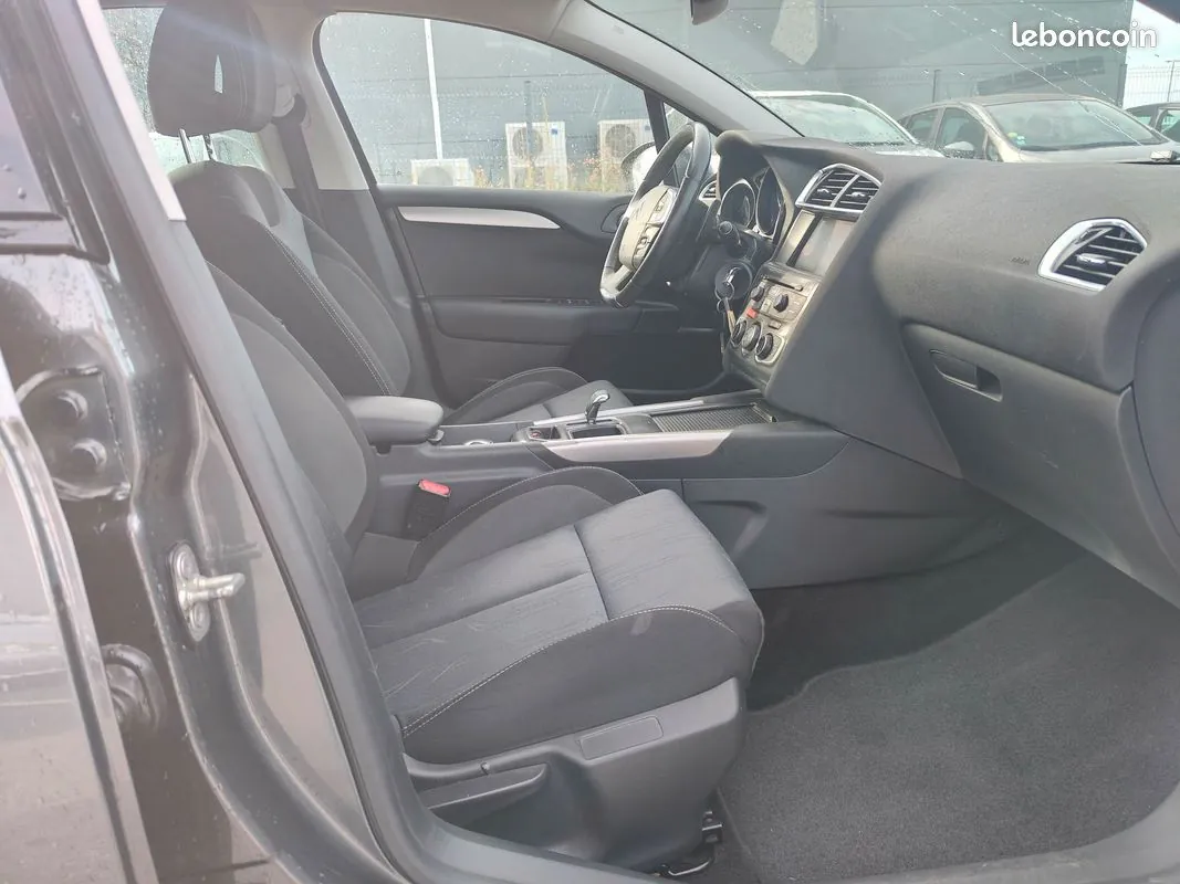 Citroen C4 2012 photo 4