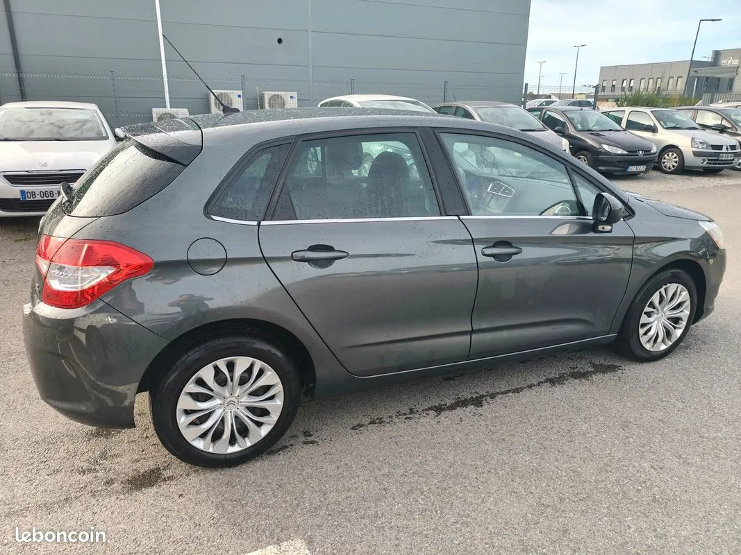 Citroen C4 2012 photo 2