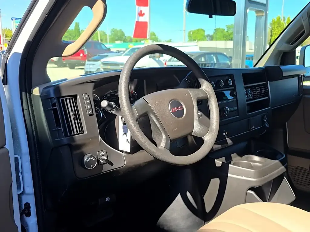 GMC Savana 2026 photo 5