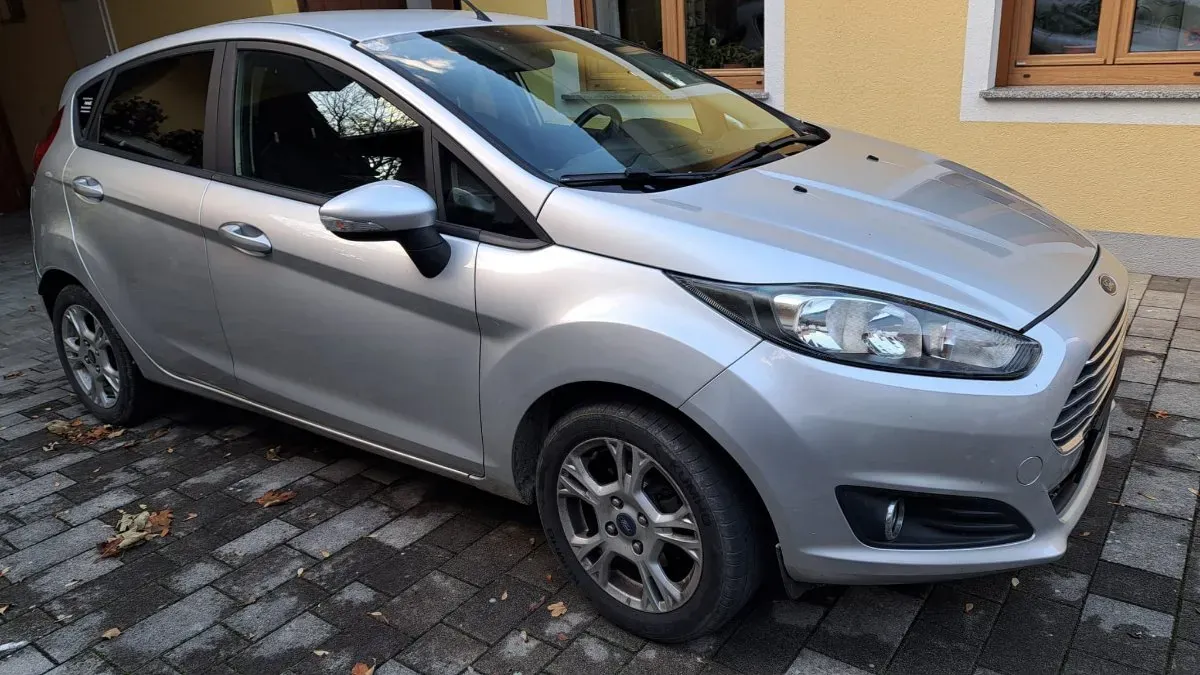Ford Fiesta 2015 photo 2