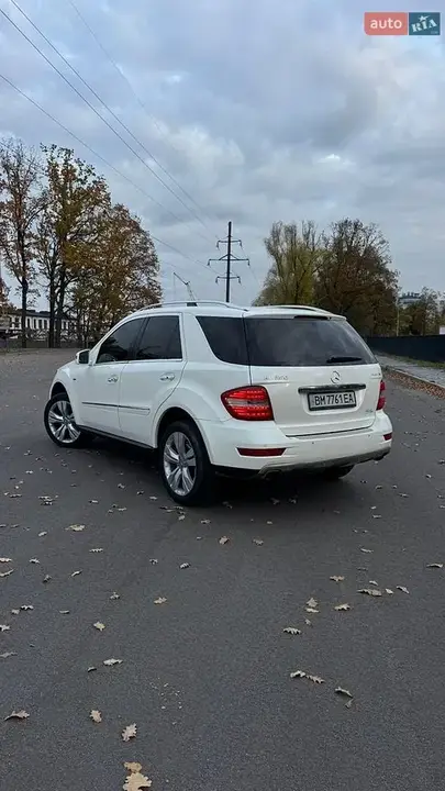 Mercedes-Benz M-Class 2011 photo 3
