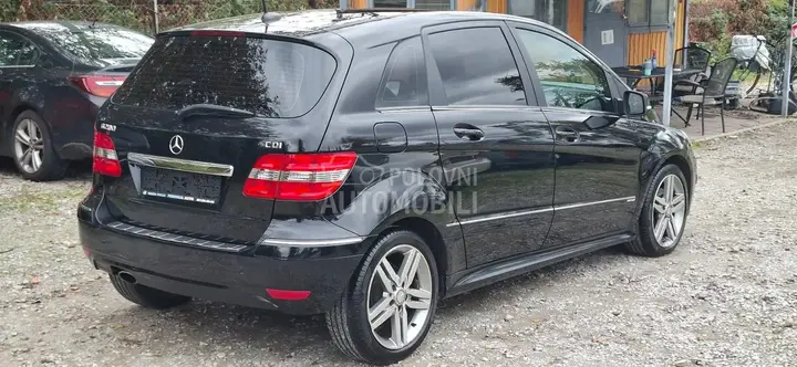 Mercedes-Benz B 200 2010 photo 3