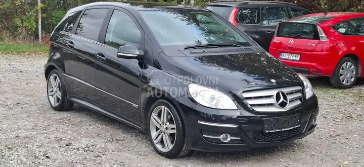 Mercedes-Benz B 200 2010 photo 2