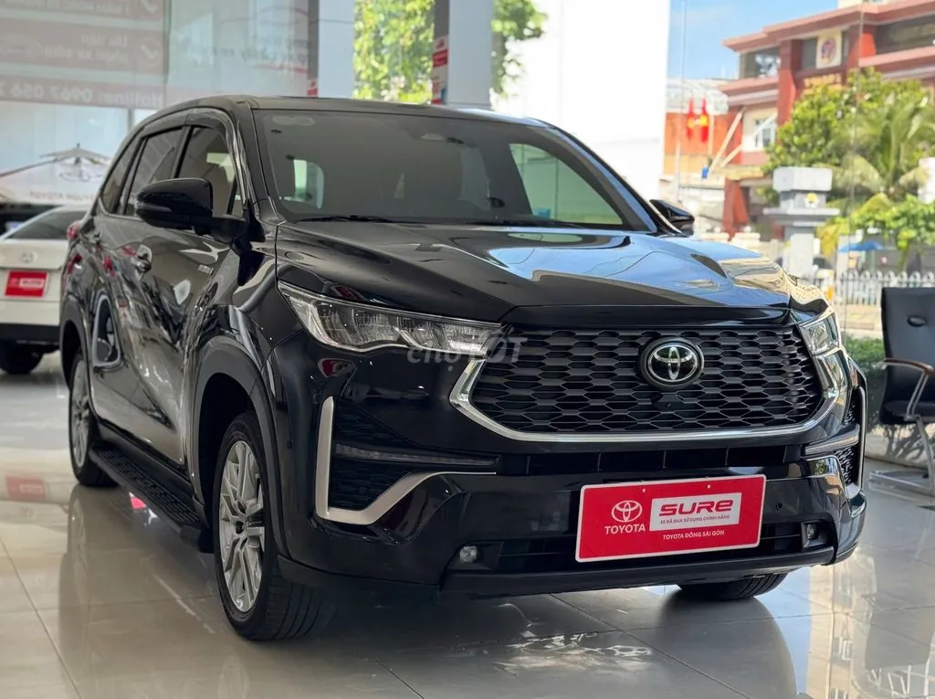 Toyota Innova 2025 photo 2