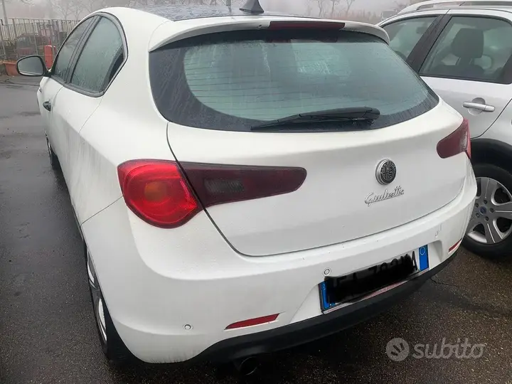 Alfa Romeo Giulietta 2015 photo 2