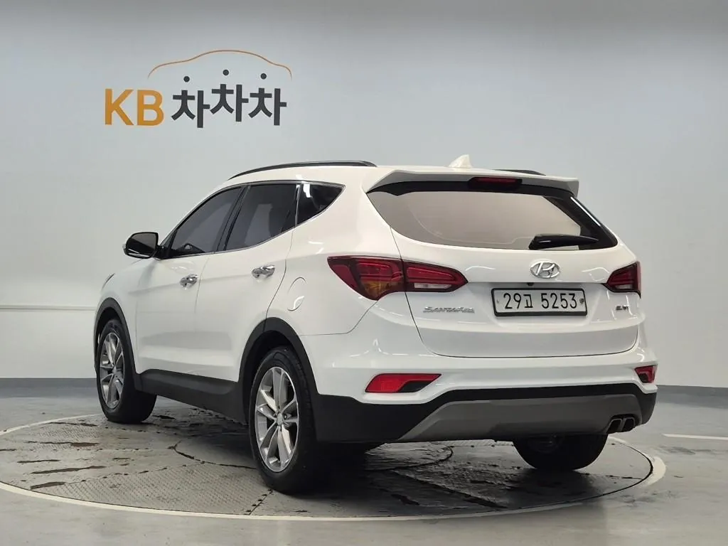 Hyundai Santa Fe 2017 photo 2