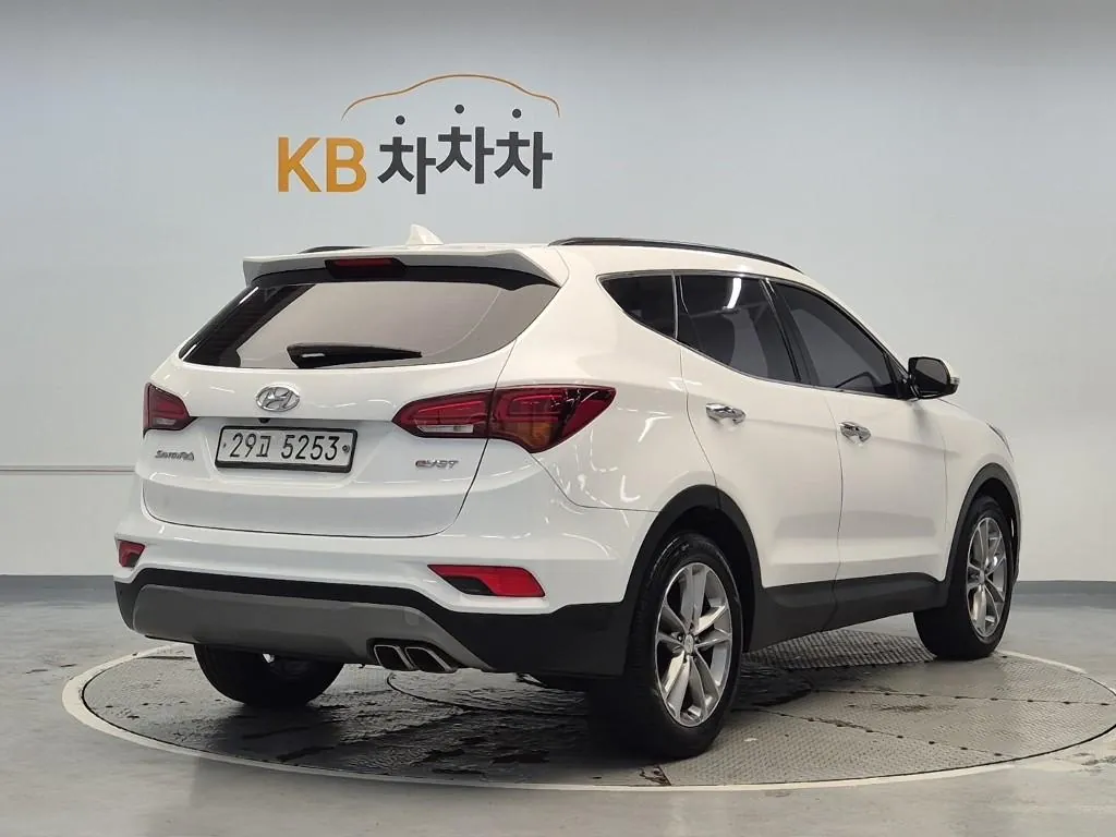 Hyundai Santa Fe 2017 photo 3