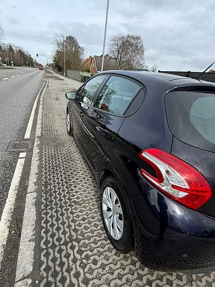 Peugeot 208 2014 photo 5