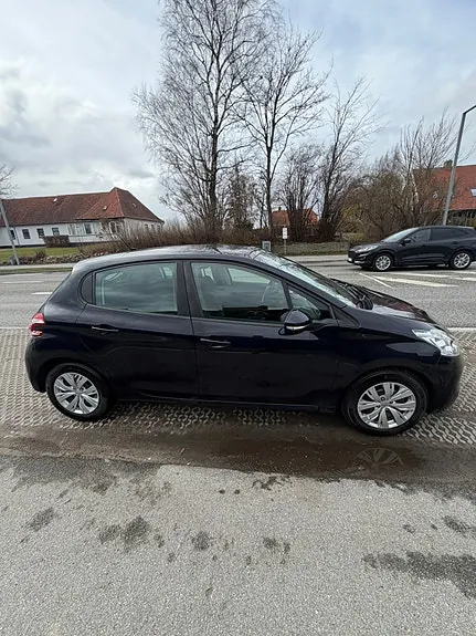 Peugeot 208 2014 photo 3