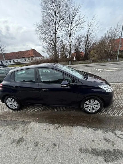 Peugeot 208 2014 photo 2