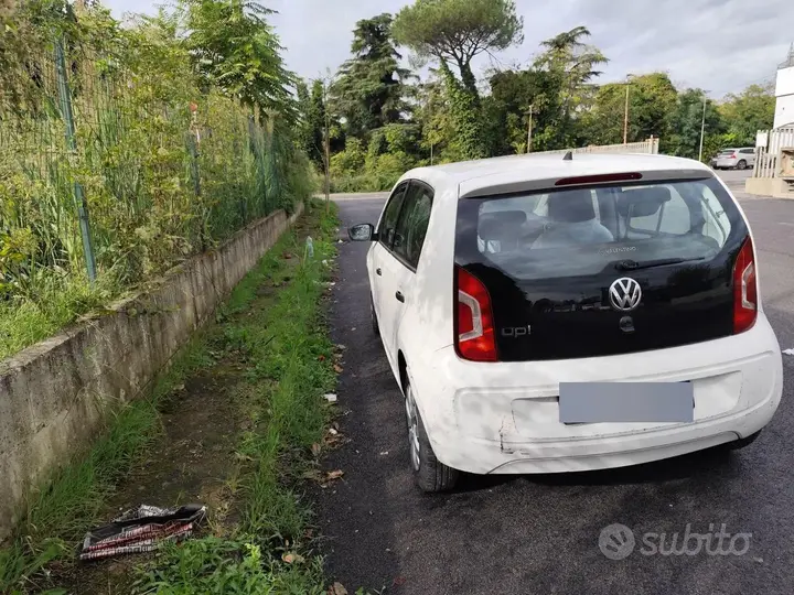 Volkswagen Up 2016 photo 2